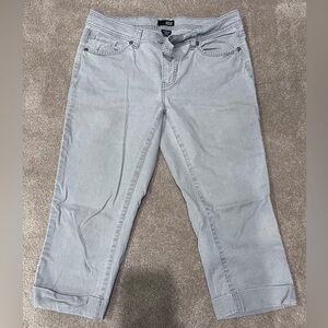 EUC!! A.N.A. Brand Women's Cuffed Capri Denim Jeans Size 8 Light Gray Color